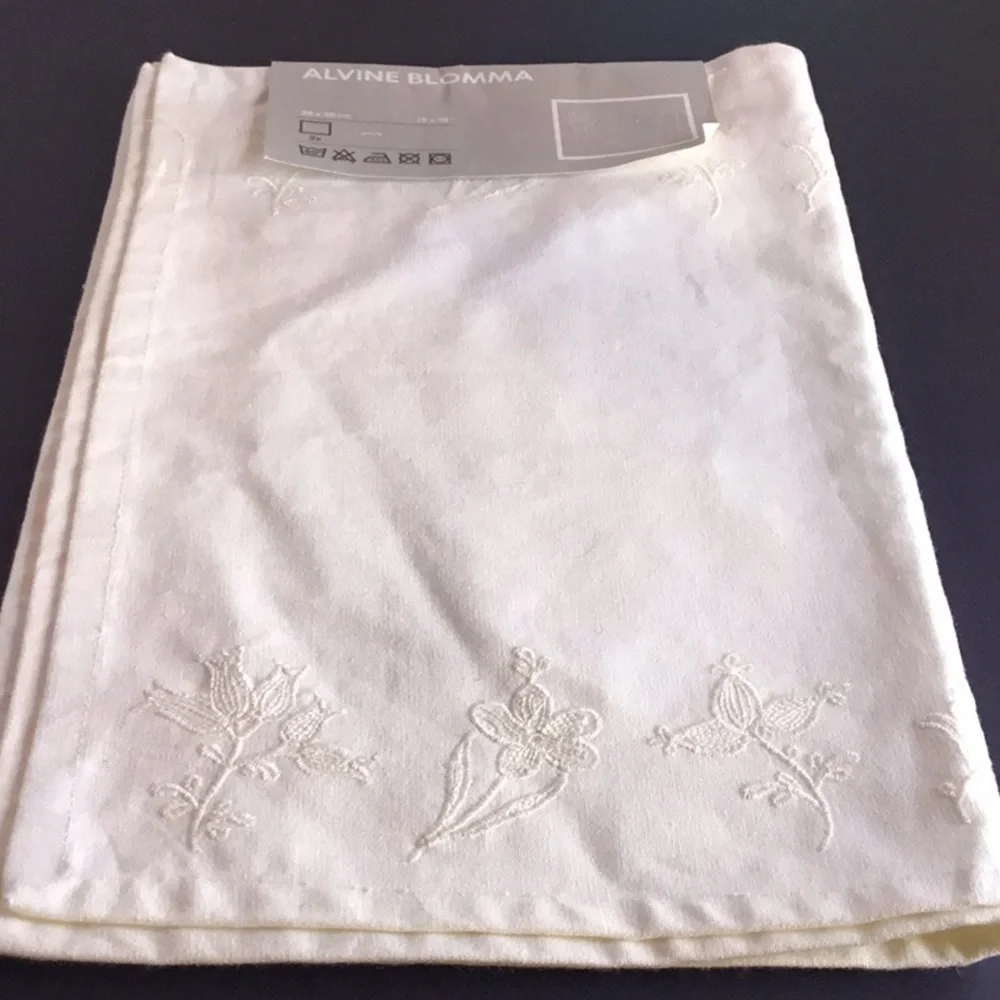 NWT IKEA Alvin Blomma 2 White Floral Placemat